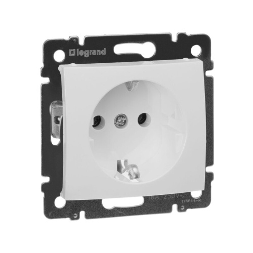 Розетка 1-местная с заземлением без защитных шторок 16А белый VALENA