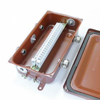 Коробка с зажимами наборными КЗНС-16 УХЛ1,5 IP65 латунный ввод ГОФРОМАТИК