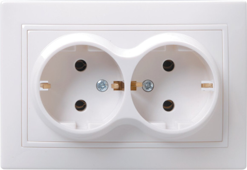 Розетка 2-местная с заземлением без защитных шторок 16А РС12-3-КБ белый KVARTA GENERICA