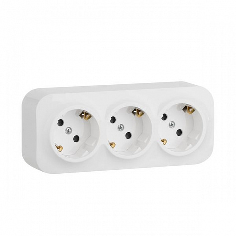 Розетка 3-местная для открытой установки с з/к с з/ш с предварительным подкл 16А белый QUTEO