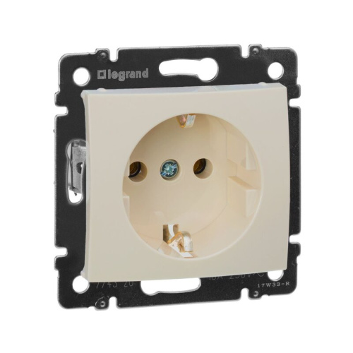 Розетка 1-местная с заземлением без защитных шторок 16А слоновая кость VALENA