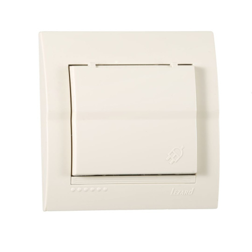 Розетка с/з с крышкой крем DERIY 